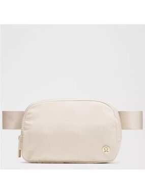 Lululemon Everywhere Belt Bag in Neo Mint, NWT.